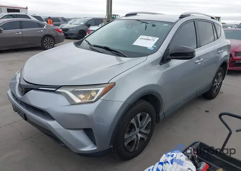 2017 Toyota Rav4 Le z USA, uszkodzony, nr VIN 2T3ZFREV6HW331140